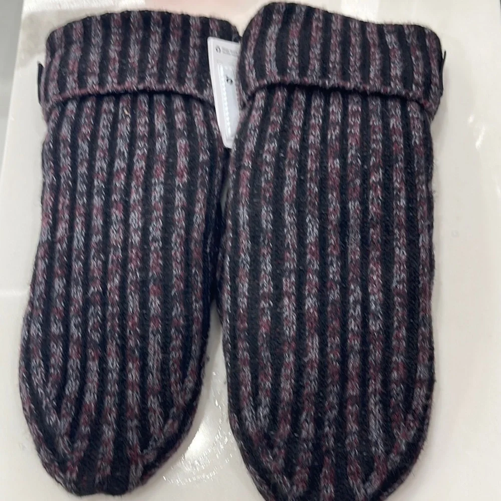 lululemon Women's Textured Fleece-Lined Knit Mittens cassis black/dark XS/S NWT